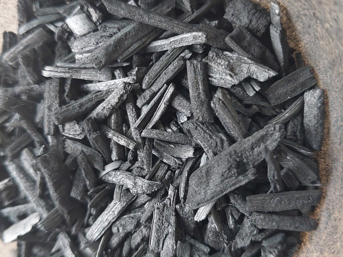 Übersichts-Broschüre Pflanzenkohle für&nbsp;Kleinanwender